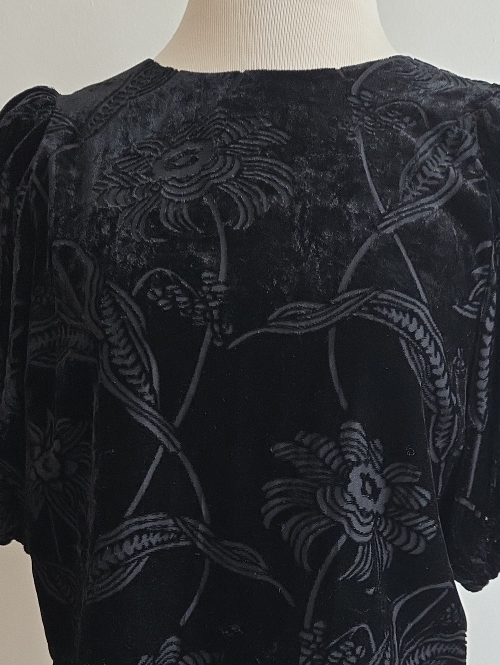 Ted Baker London Black Velvet Puff-Sleeve Top/XS - Picture 6 of 9